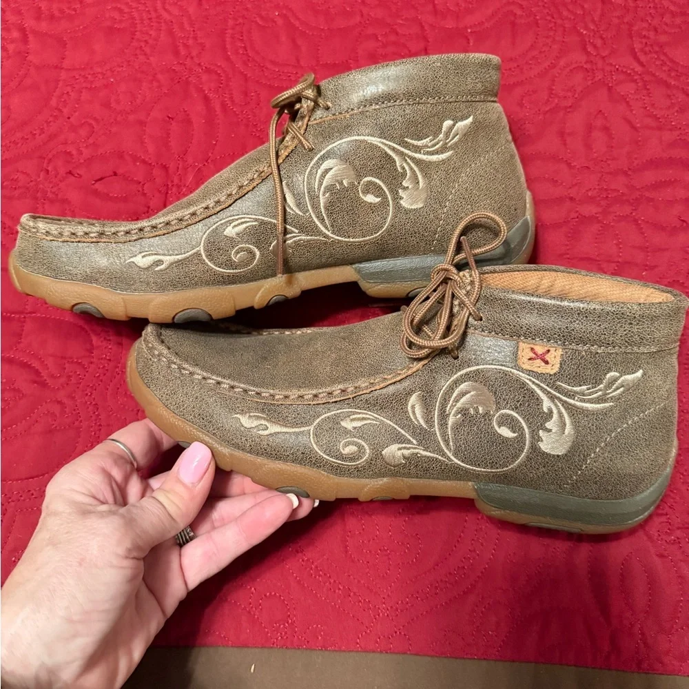 Twisted X Leather ankle shoes with embroidered design stitched - Picture 3 of 7